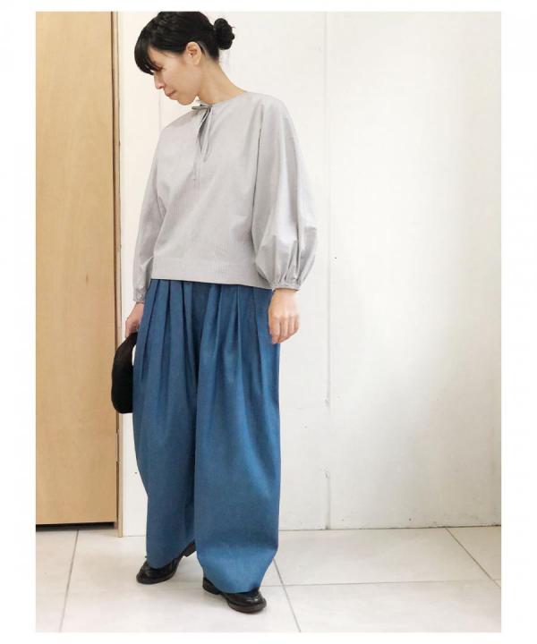 volume sleeve pullover