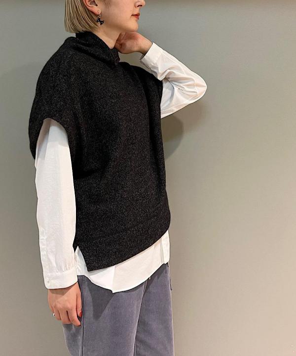 タートルネックドロップショルダーニットベスト