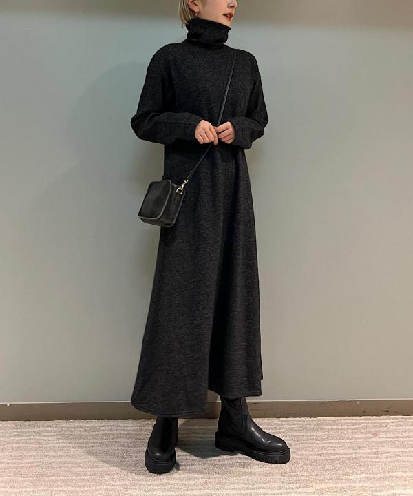 タートルネックロングワンピース