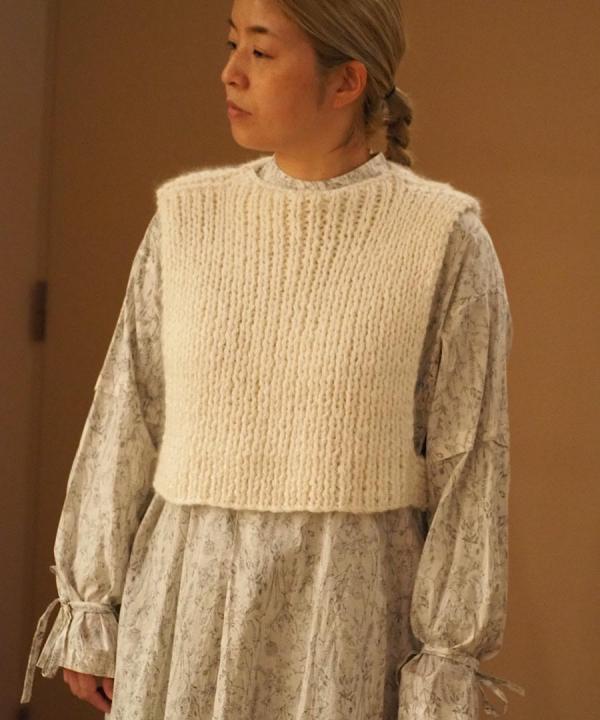 Ribbed-knit cropped vest