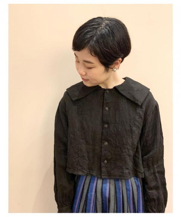 寧静なるpuritan collar over blouse