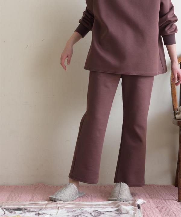 clean&soft knit　セミフレアパンツ