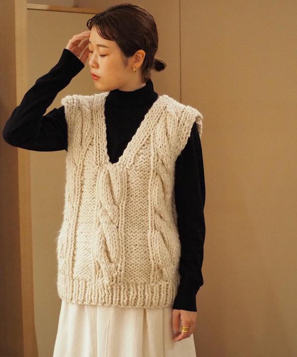 Braided cable vneck vest