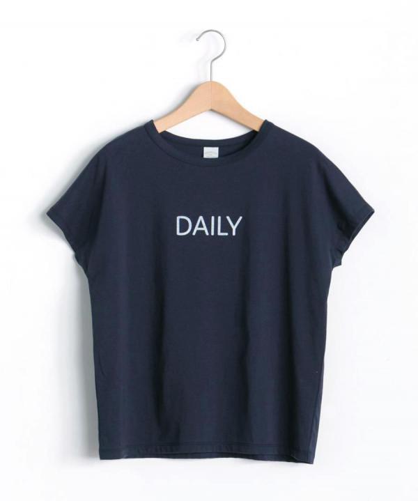 キャトルコットンロゴプリントTシャツ