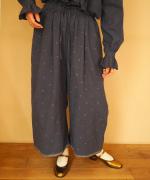 Embroidery tuck pants