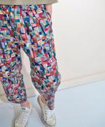 【ラストワン！】ハリエ柄プリント　テーパードパンツ