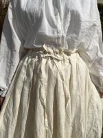COATING　LINEN　TUCKED　SKIRT