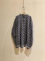 BANDED COLLAR BACK PLEATS SHIRT