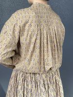 BANDED COLLAR BACK PLEATS SHIRT