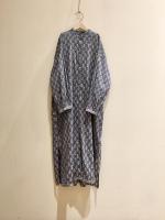 BANDED COLLAR ACK PLEATS MAXI SHIRT