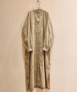 BANDED COLLAR ACK PLEATS MAXI SHIRT