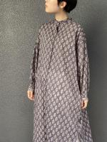 BANDED COLLAR ACK PLEATS MAXI SHIRT