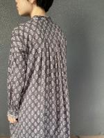 BANDED COLLAR ACK PLEATS MAXI SHIRT