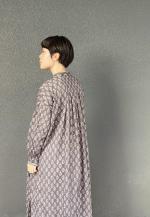 BANDED COLLAR ACK PLEATS MAXI SHIRT