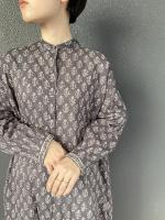 BANDED COLLAR ACK PLEATS MAXI SHIRT