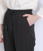 ストレッチツイル　スリムテーパードパンツ