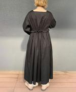 Square neckline dress-A