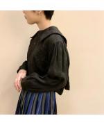 寧静なるpuritan collar over blouse